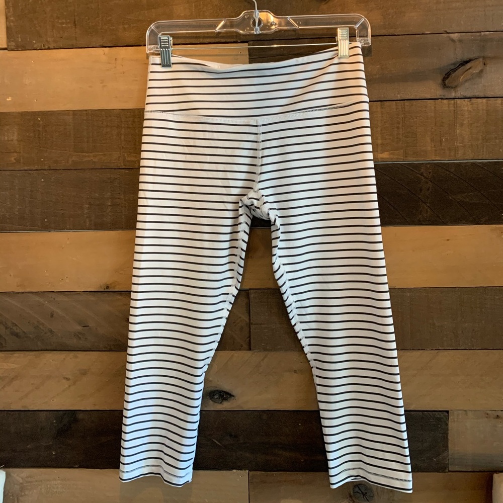 White cropped leggings with black stripes